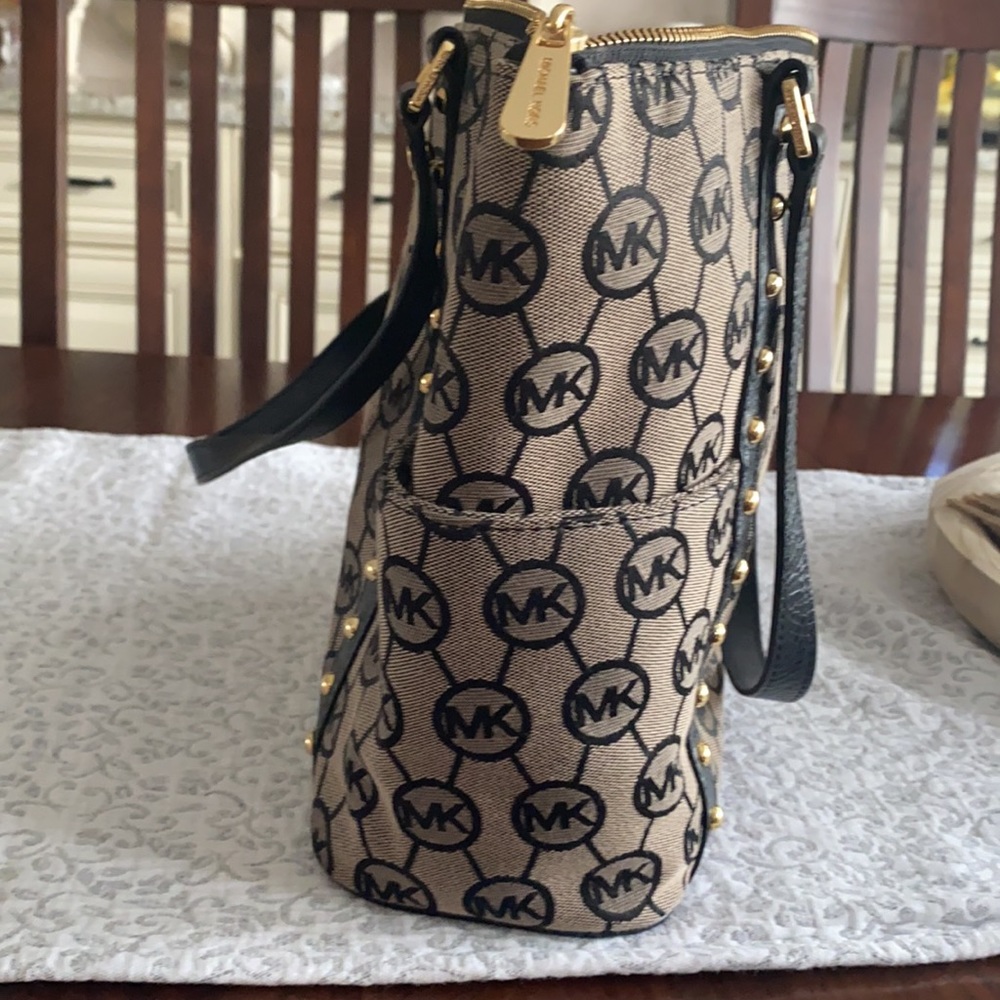 Michael kors purse - Picture 6 of 9